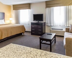 Suite, 1 King Bed with Sofa bed, Non Smoking