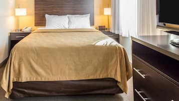 Suite, 1 Queen Bed with Sofa bed, Non Smoking | Desk, blackout drapes, iron/ironing board, free WiFi