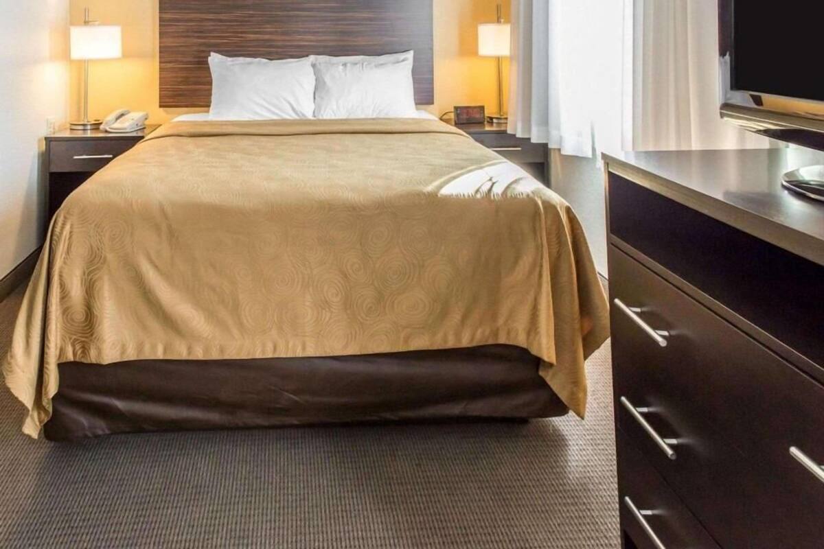 Skrivbord, mörkläggningsgardiner, strykjärn/strykbräda och gratis wi-fi