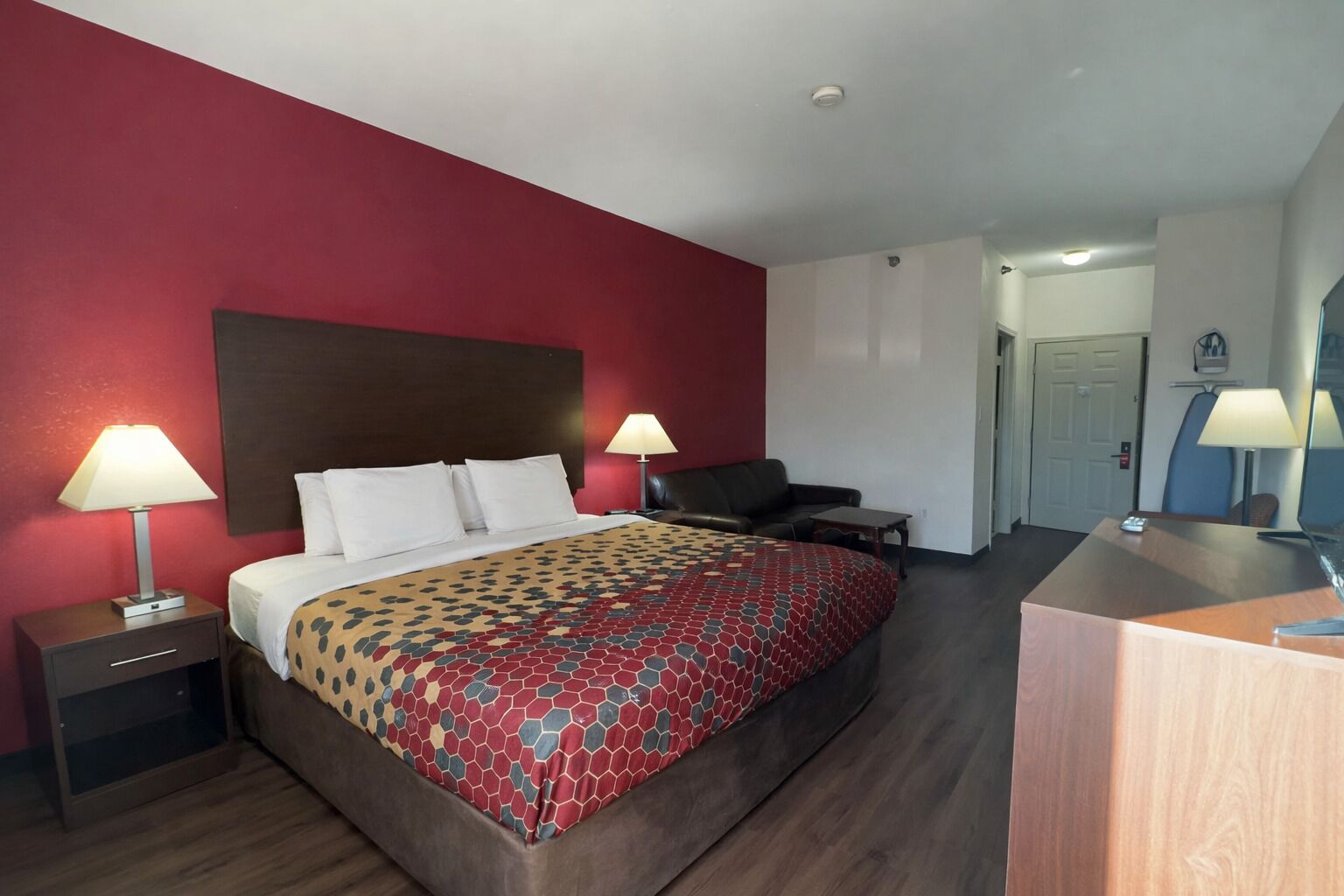 Room, 1 King Bed, Smoking | Premium bedding, in-room safe, desk, iron/ironing board