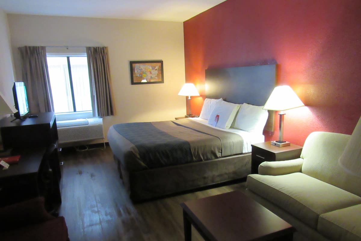 Accessible King Non-Smoking room | Hochwertige Bettwaren, Zimmersafe, Schreibtisch, Bügeleisen/Bügelbrett