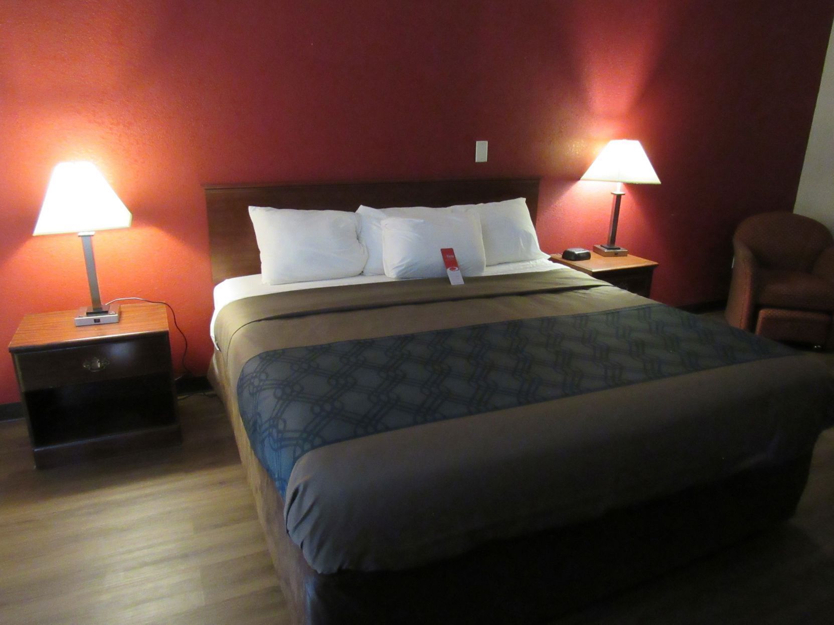 Premium bedding, in-room safe, desk, iron/ironing board