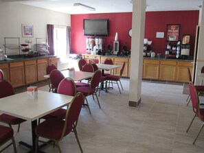 朝食 (ビュッフェ)、毎日提供 (無料)