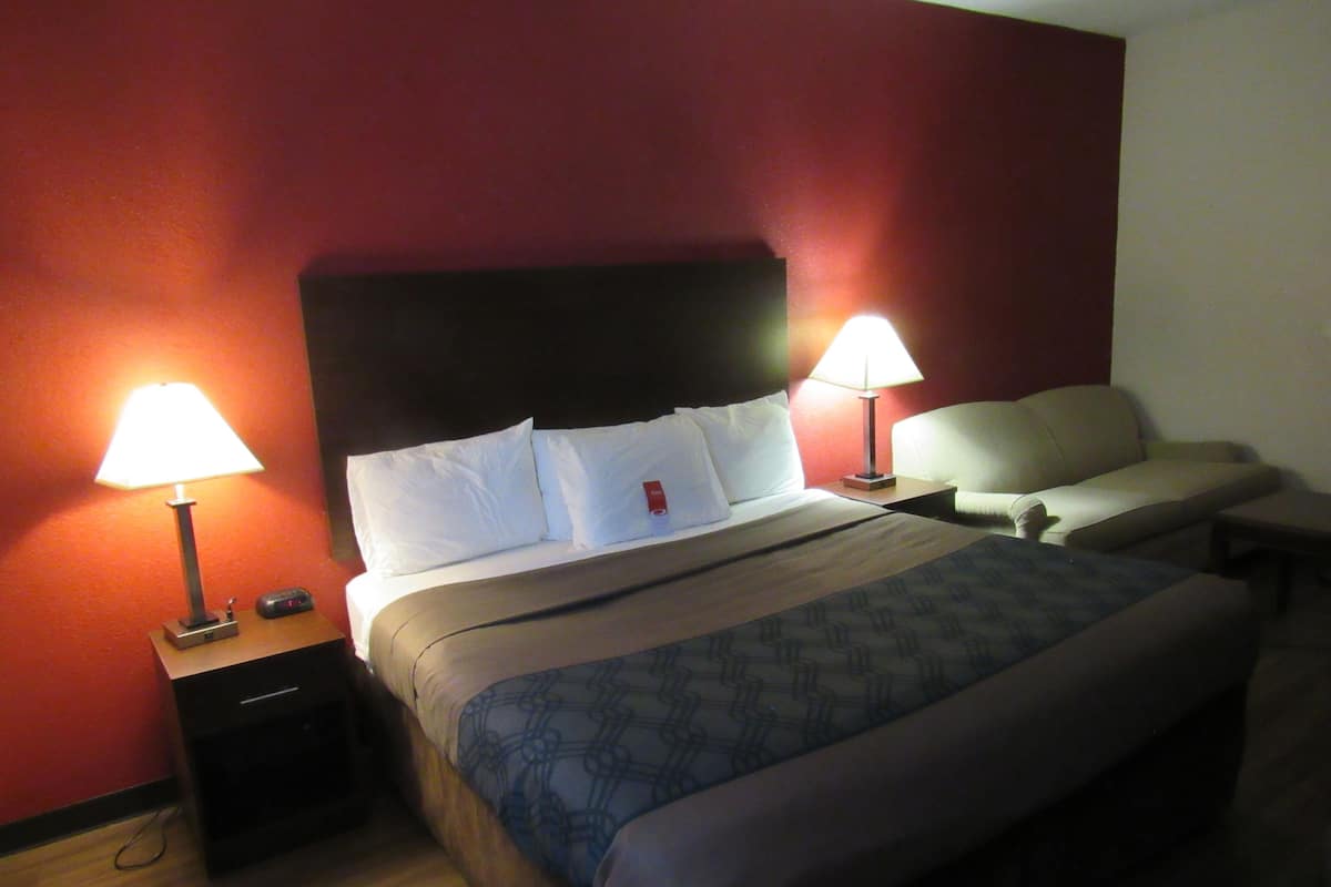 Hochwertige Bettwaren, Zimmersafe, Schreibtisch, Bügeleisen/Bügelbrett