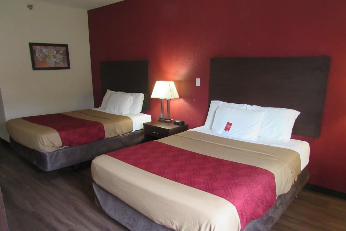 Double Queen bedded Non-Smoking room | Hochwertige Bettwaren, Zimmersafe, Schreibtisch, Bügeleisen/Bügelbrett