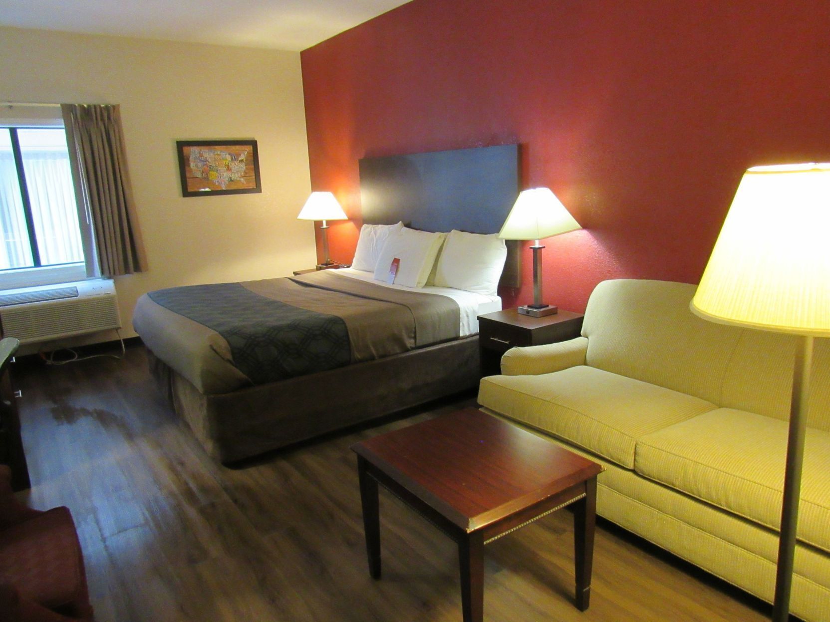 Premium bedding, in-room safe, desk, iron/ironing board