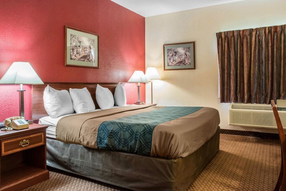 Premium bedding, in-room safe, desk, iron/ironing board