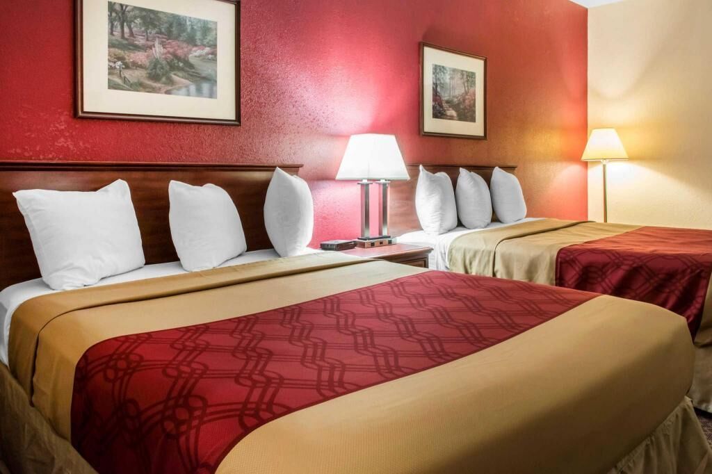 Premium bedding, in-room safe, desk, iron/ironing board