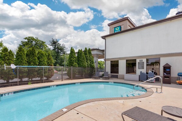 Seasonal outdoor pool