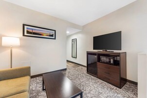 Caja de seguridad en la habitación, escritorio y cortinas blackout 