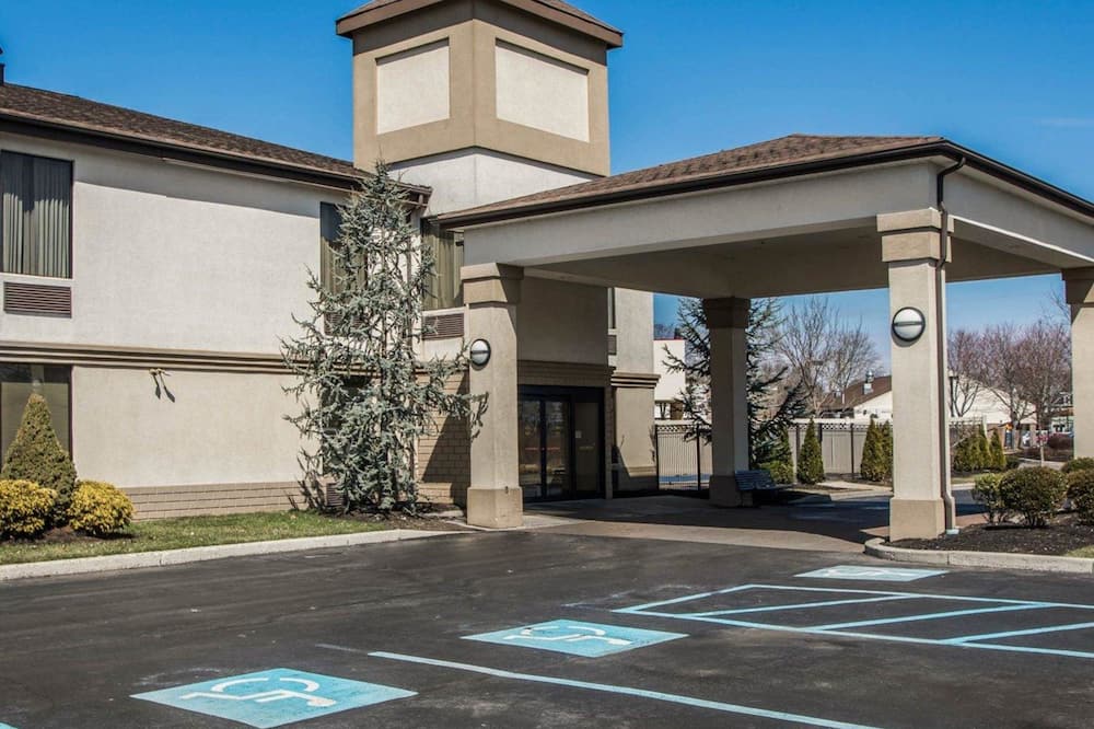 Quality Inn & Suites NJ State Capital Area