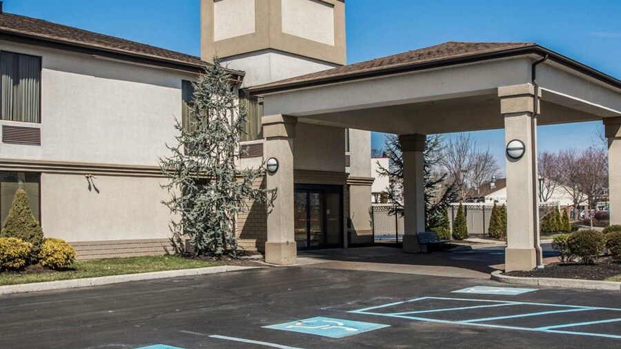 Quality Inn & Suites NJ State Capital Area