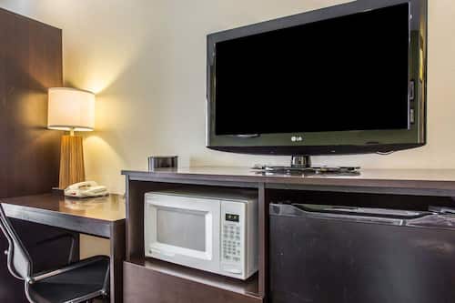 In-room safe, desk, iron/ironing board, free WiFi