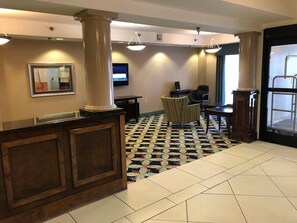Lobby - Holiday Inn Express And Suites - Myrtle Beach (Murrells Inlet)