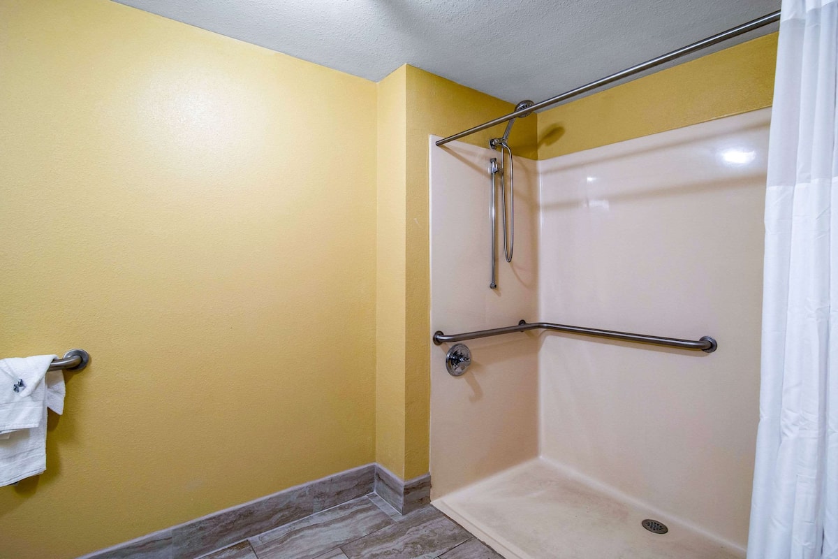 egyptian cotton sheets, premium bedding, pillow-top beds, desk