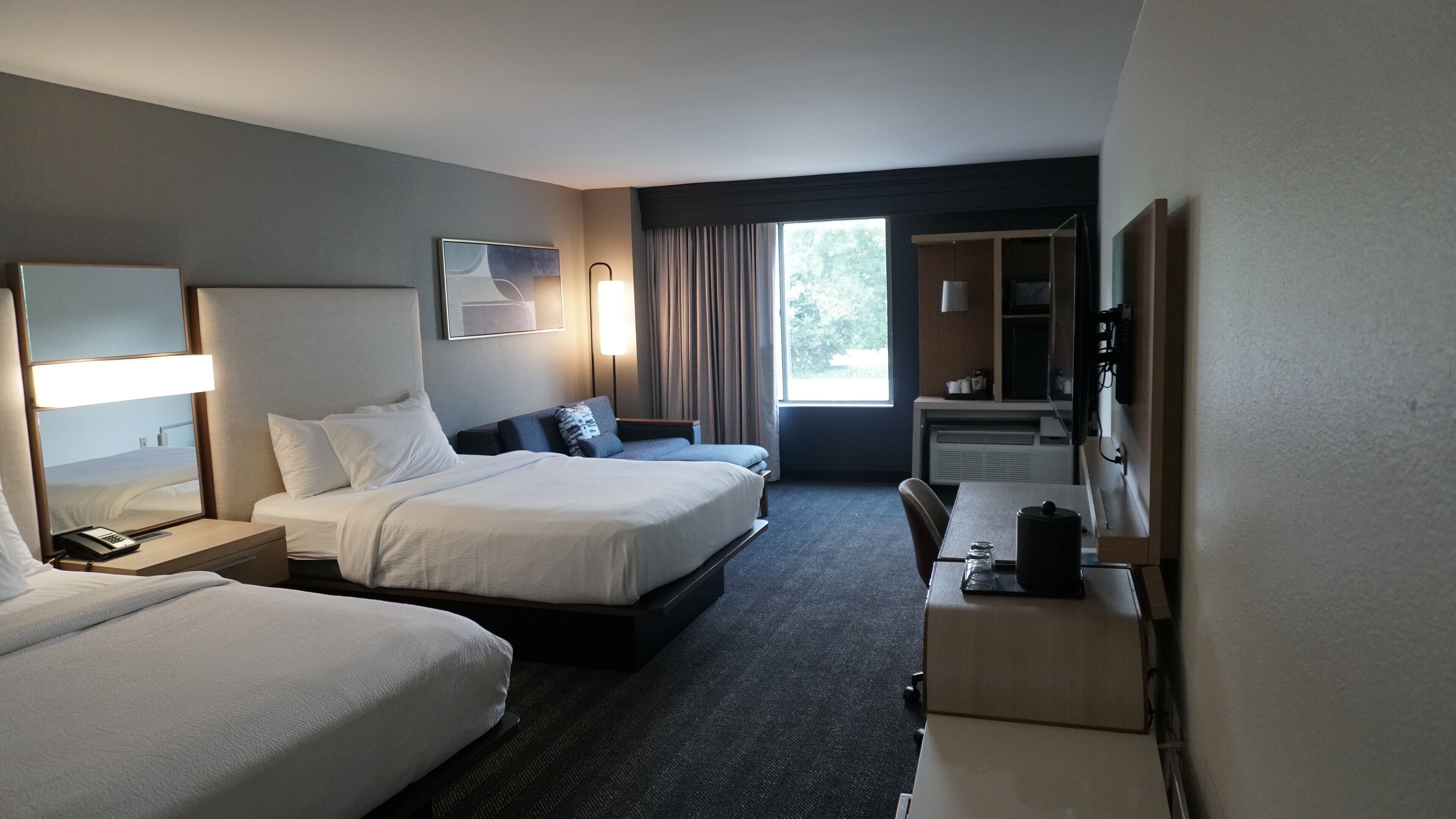 Ropa de cama de alta calidad y escritorio 