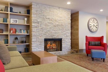 Saguão. Country Inn & Suites by Radisson, Jackson, TN