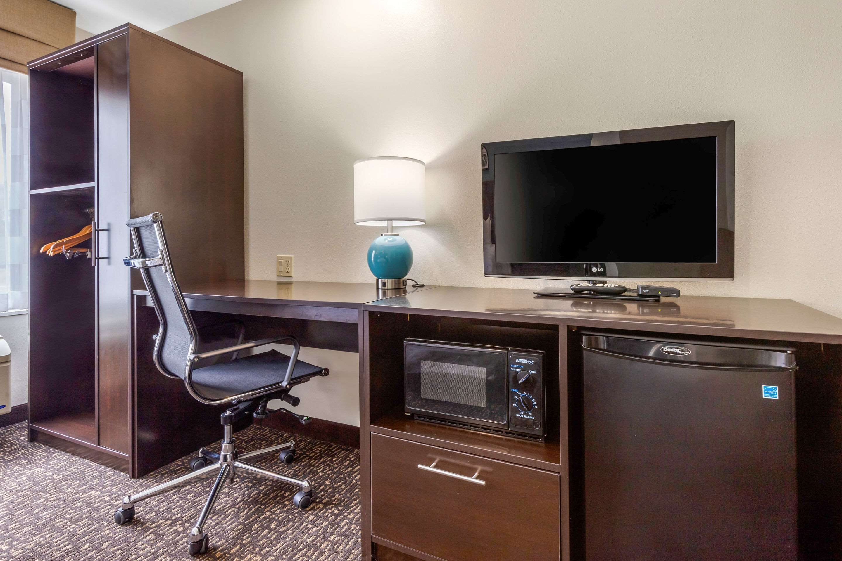 room, 1 queen bed, accessible, non smoking | desk, laptop workspace, iron/ironing board, free cots/infant beds