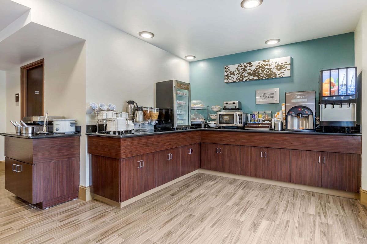 free daily full breakfast