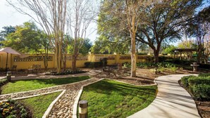 A landscaped garden with pathways, benches, and a pergola. - Fairfield Inn & Suites by Marriott Austin Southwest (Austin)