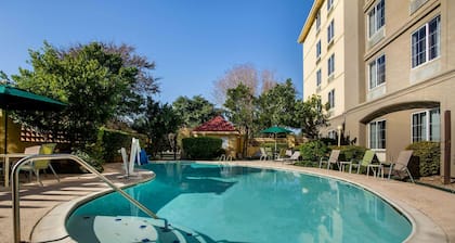 La Quinta Inn & Suites by Wyndham Austin Southwest