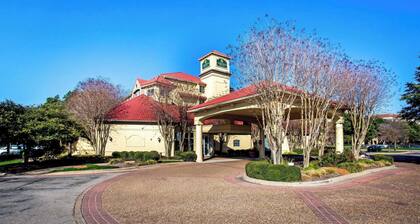 La Quinta Inn & Suites by Wyndham Austin Southwest