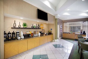 Free daily continental breakfast 