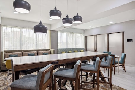 Desayuno buffet incluido todos los días. Hampton Inn Houston-Brookhollow
