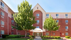 A brick building with a sign reading "Simply Suites." - Sonesta Simply Suites Arlington Entertainment District (Arlington)