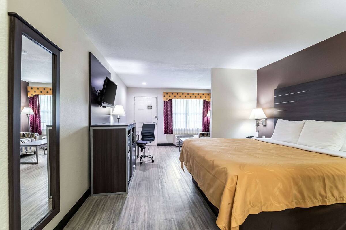 Desk, iron/ironing board, free cribs/infant beds, free WiFi