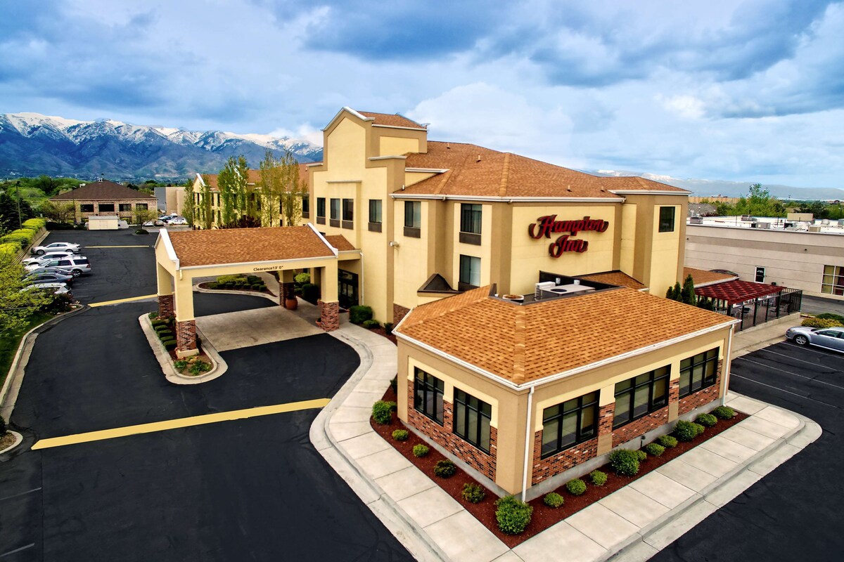 Exterior of the Silver Fork Lodge and Restaurant