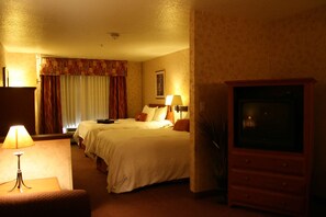 Premium bedding, in-room safe, desk, laptop workspace