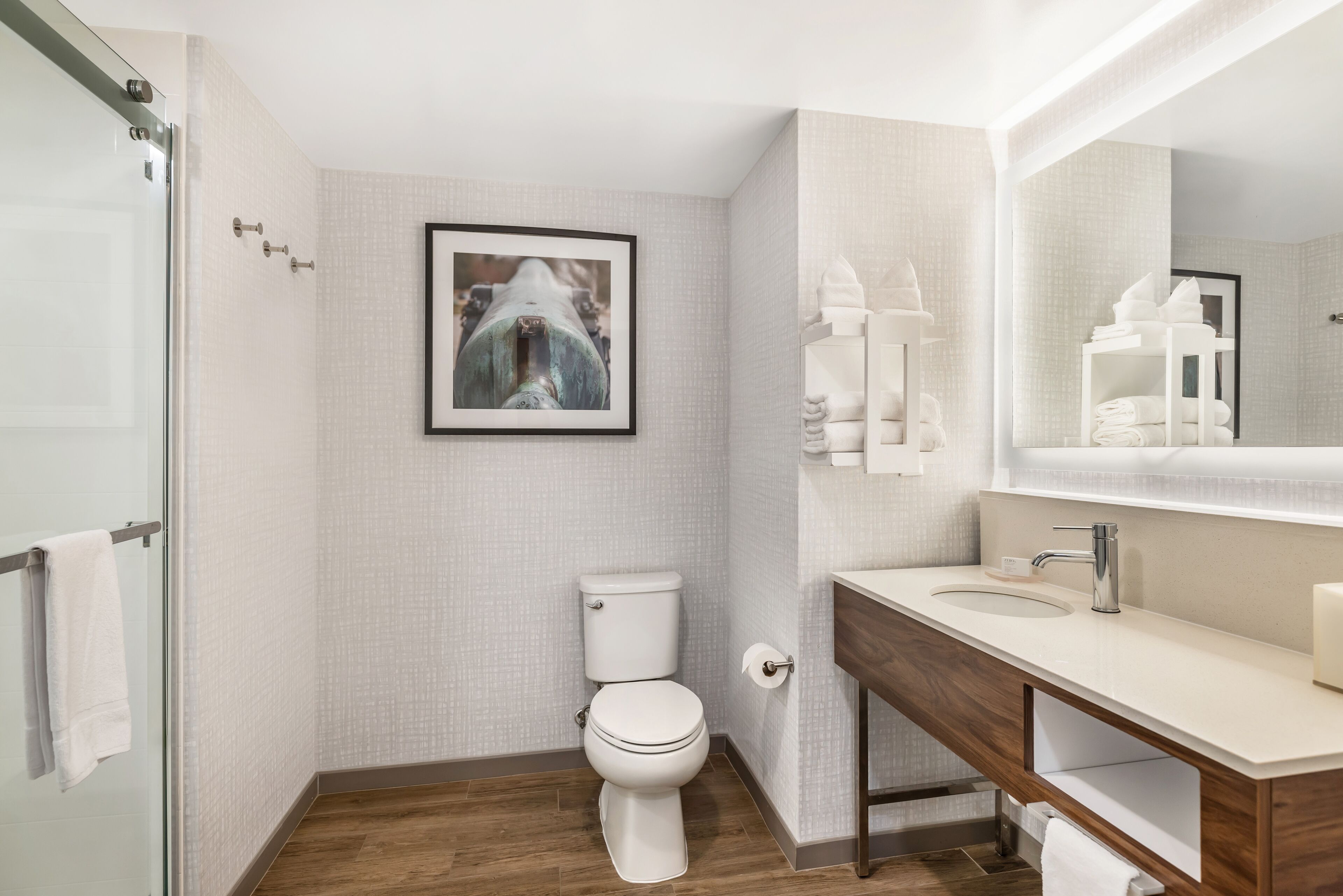 room, 1 king bed, non smoking | bathroom | combined shower/bathtub, deep-soaking bathtub, free toiletries