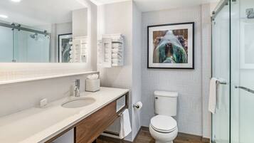 Combined shower/tub, deep soaking tub, free toiletries, hair dryer