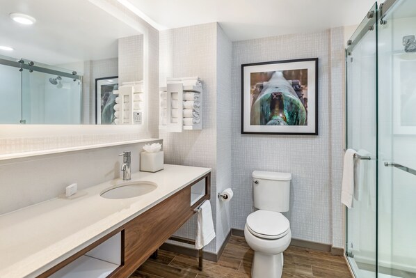 Combined shower/tub, deep soaking tub, free toiletries, hair dryer