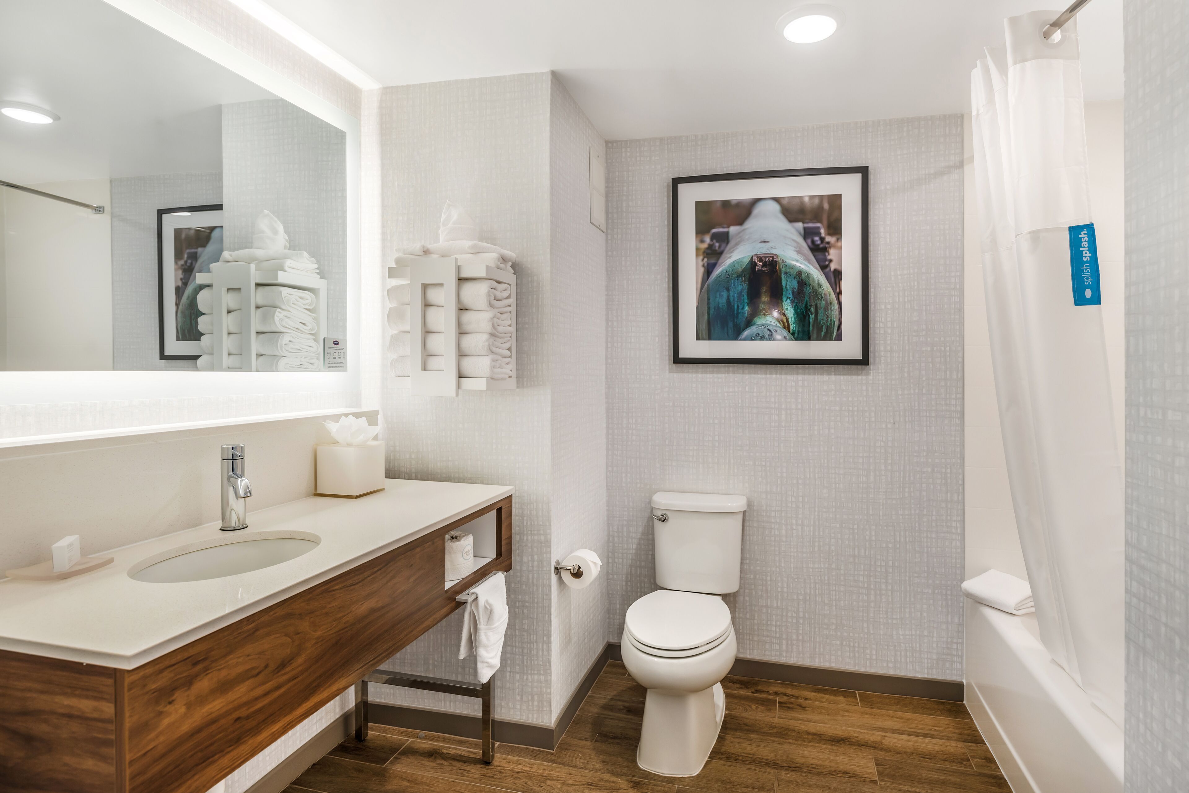 combined shower/bathtub, deep-soaking bathtub, free toiletries