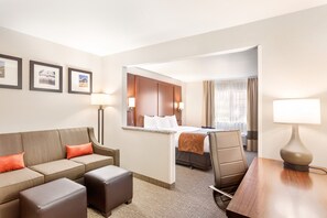 أغطية فراش متميزة وأسرّة بطبقة علوية مريحة وبديكورات فريدة لكل غرفة