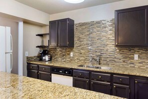 جناح - عدة أسرّة - لغير المدخنين - بمطبخ (Living Room, Full Kitchen) | مكواة/لوح كي وواي فاي مجانًا وملاءات أسرّة