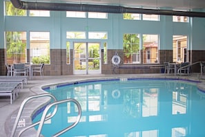 Indoor pool - Hampton Inn & Suites Seattle-North/Lynnwood (Lynnwood)