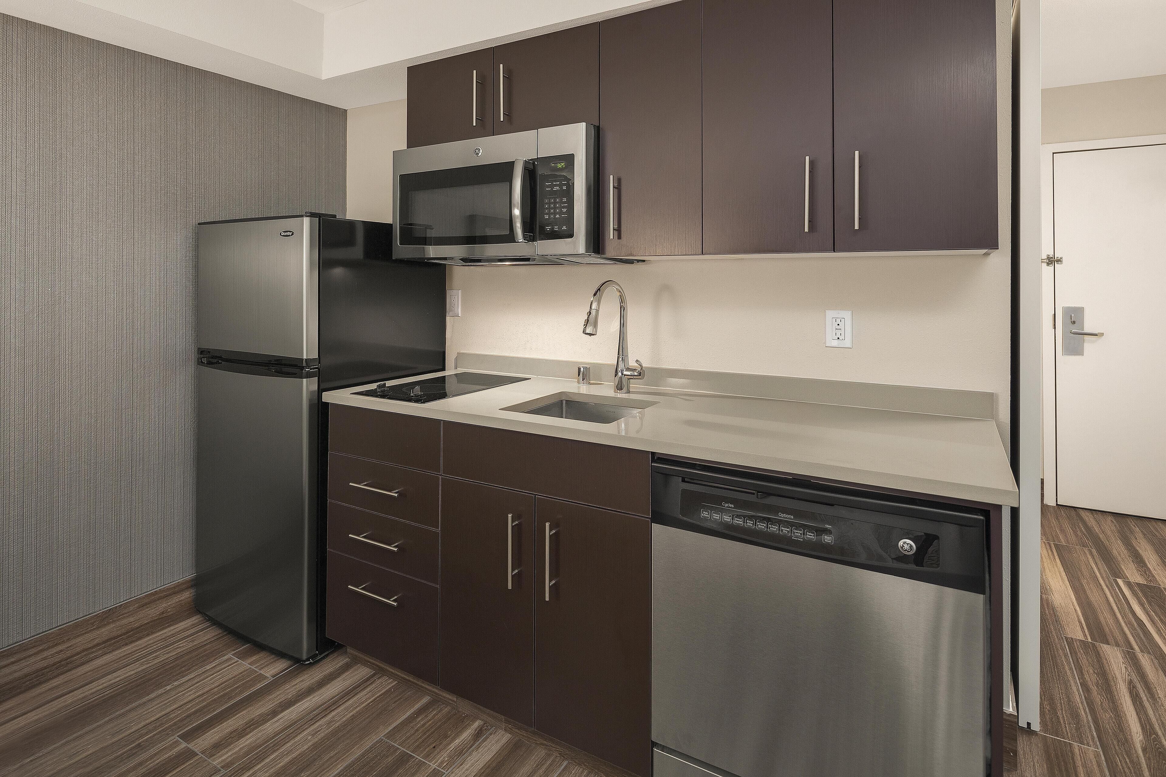 Coffee/tea maker, fridge, microwave
