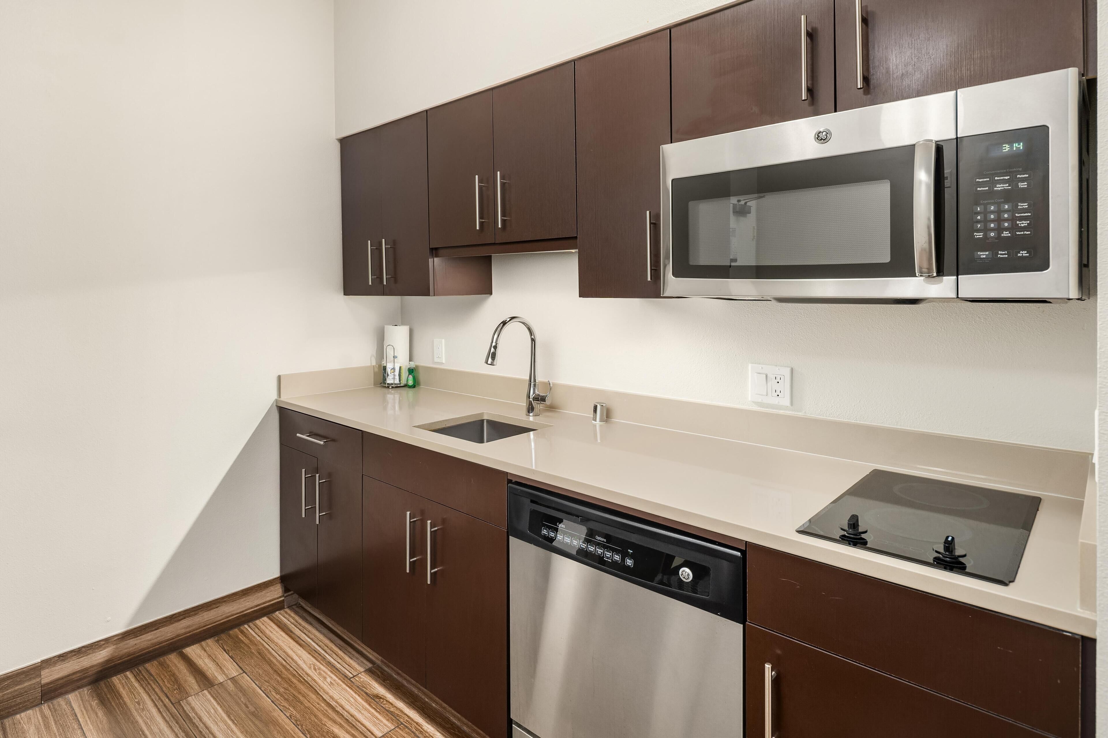 Coffee/tea maker, fridge, microwave