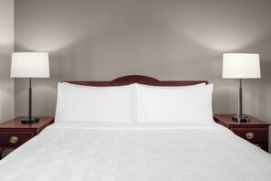 1 bedroom, hypo-allergenic bedding, desk, laptop workspace