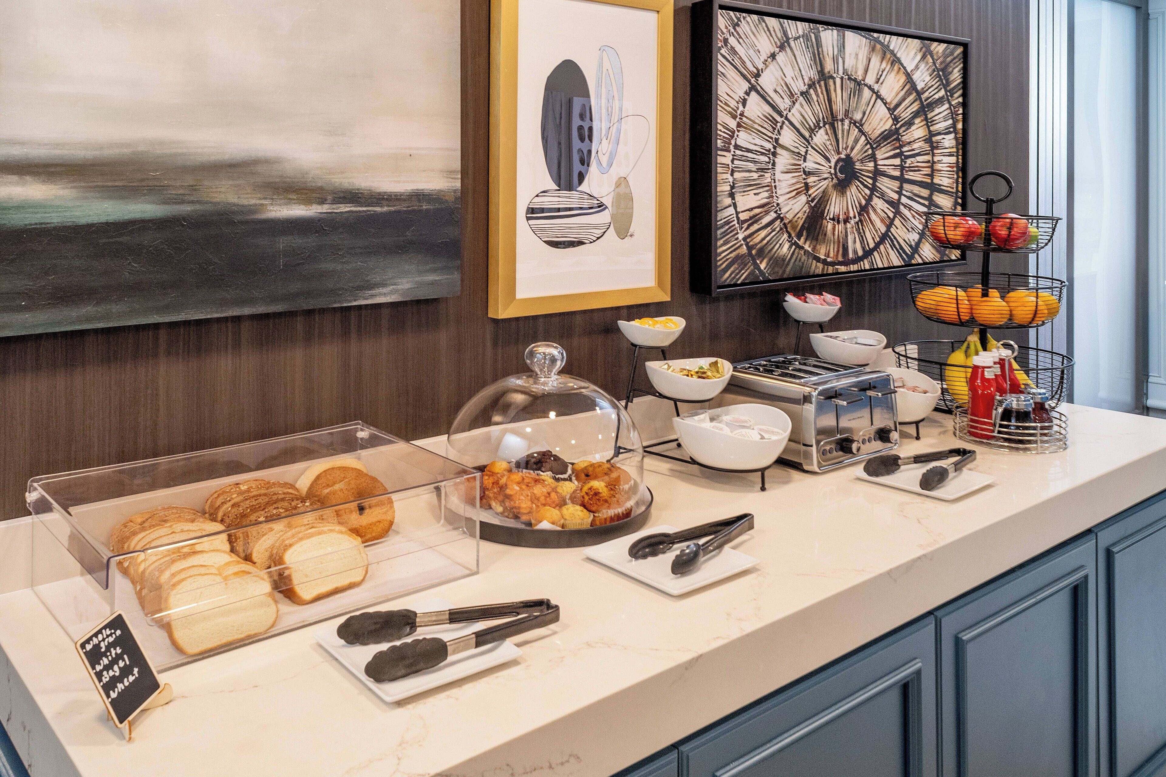 breakfast and dinner served, american cuisine