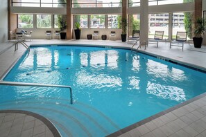 Una piscina cubierta