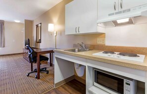 Studio, 1 Queen Bed, Accessible, Non Smoking | Private kitchen