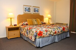 In-room safe, desk, blackout drapes, iron/ironing board - Castaways Resort and Suites (Freeport)
