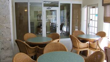 Lobby lounge