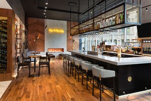 Bar (on property) - Hilton Vancouver Downtown (Vancouver)