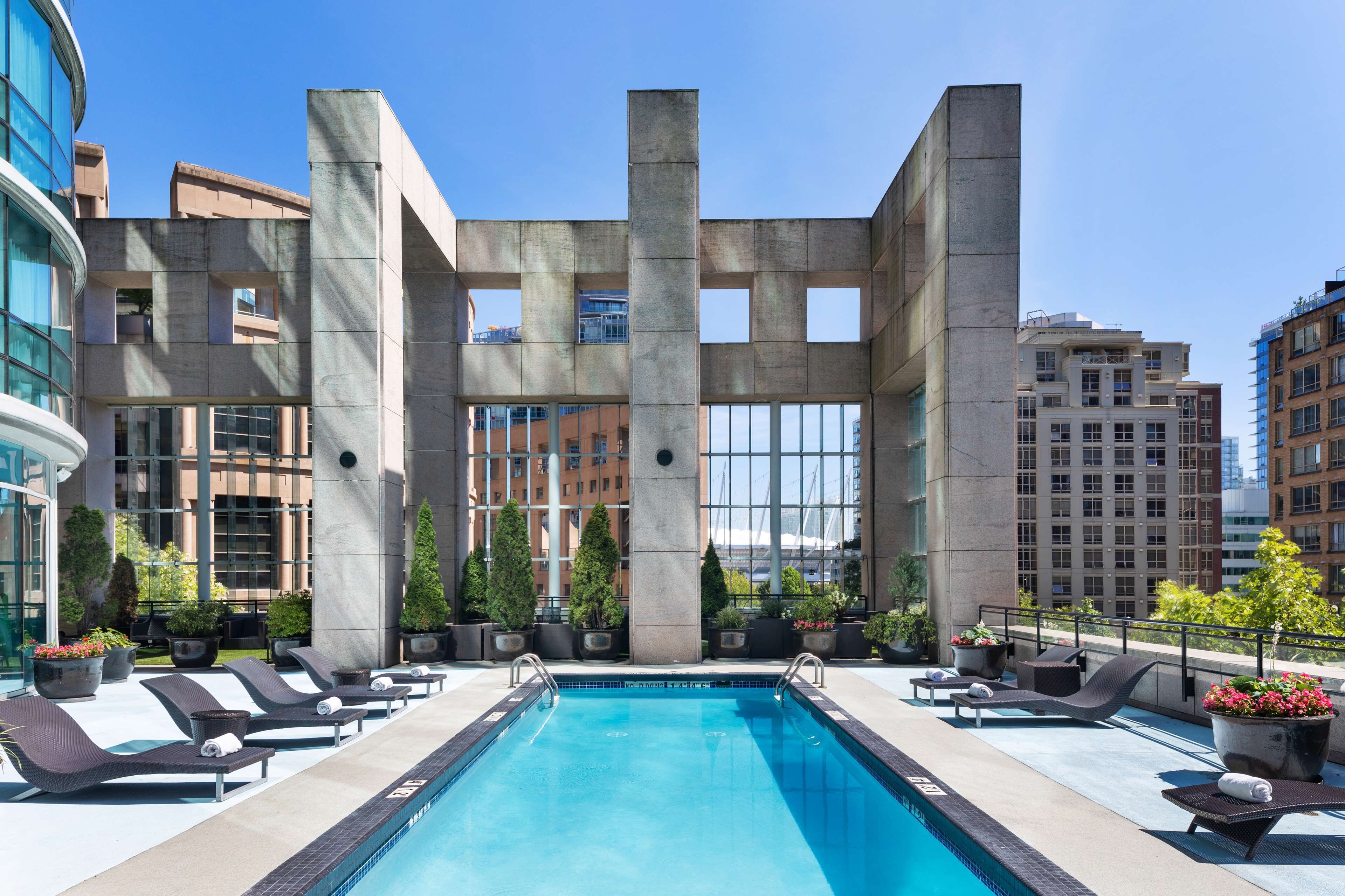 outdoor pool, open 6:00 am to 10:00 pm, pool loungers