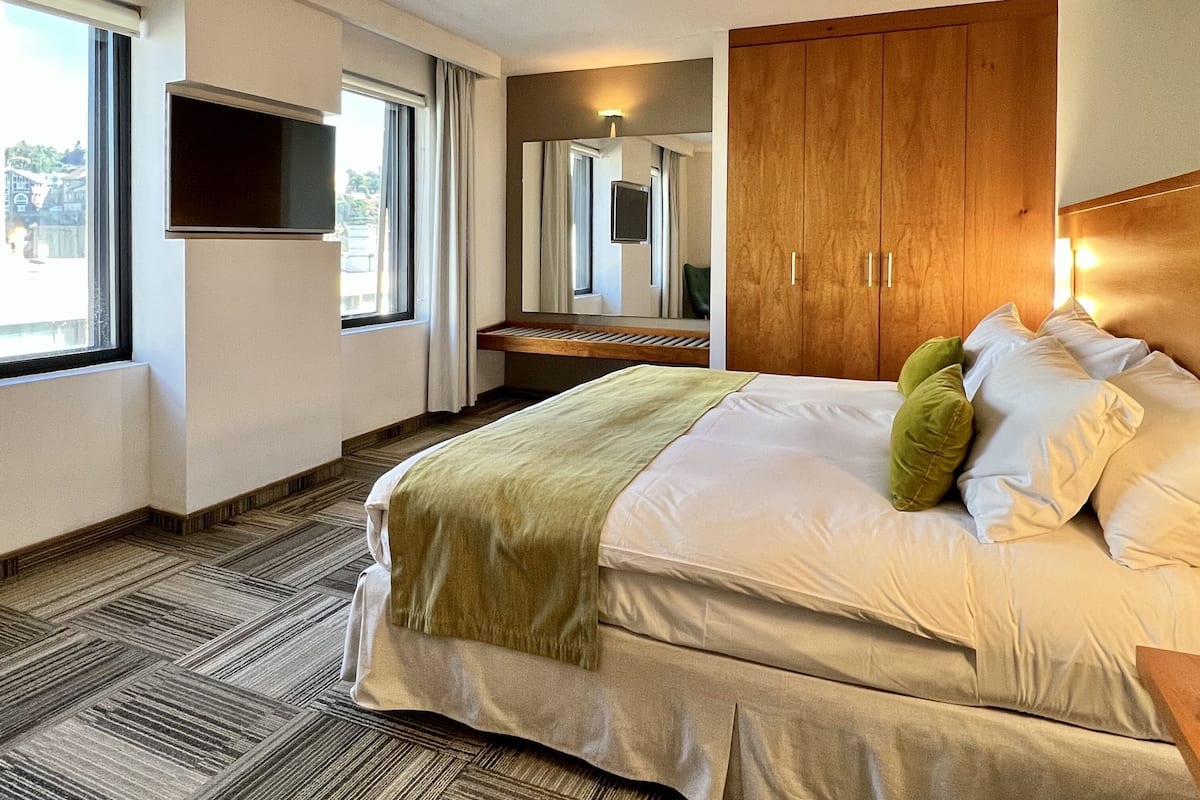 junior suite, 1 king bed, non smoking, jetted tub (living room;oversized room) | 1 bedroom, in-room safe, desk, free wifi